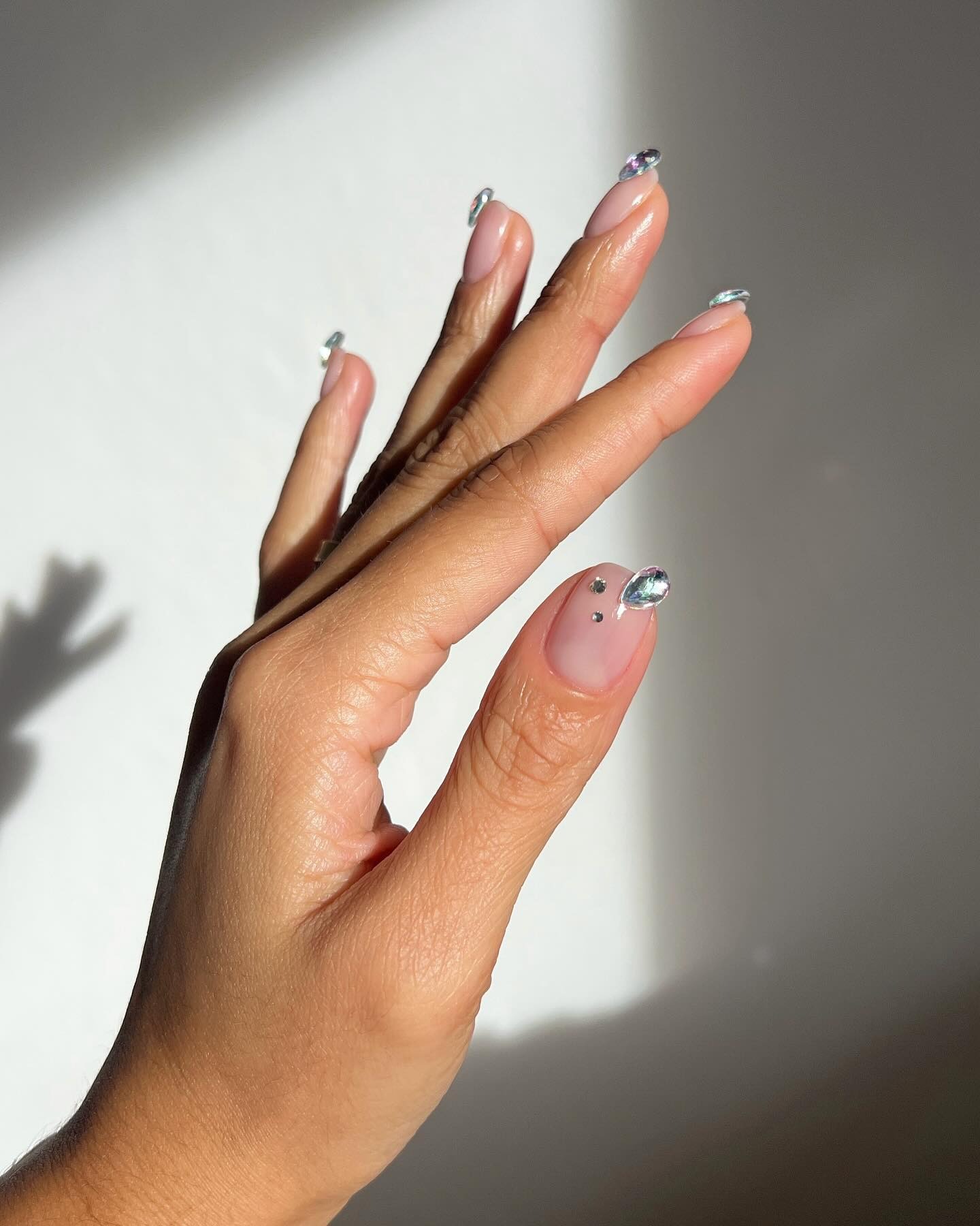 Short Almond Nails with Cuticle Rhinestones Short Almond Nails with Cuticle Rhinestones — Silver Nails 2027