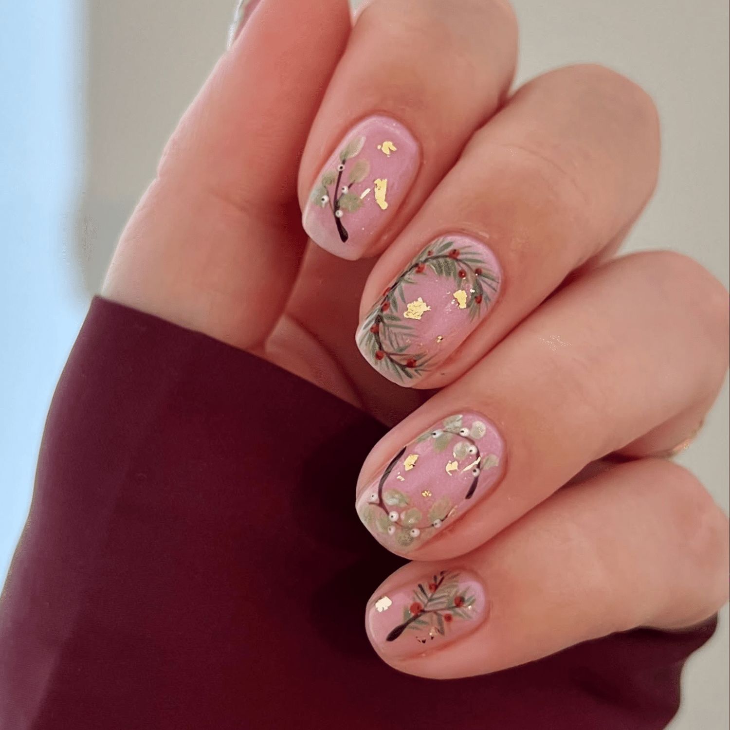 Medium Oval Holly Wreaths With Gold Medium Oval Holly Wreaths With Gold — Holly Nails 2027