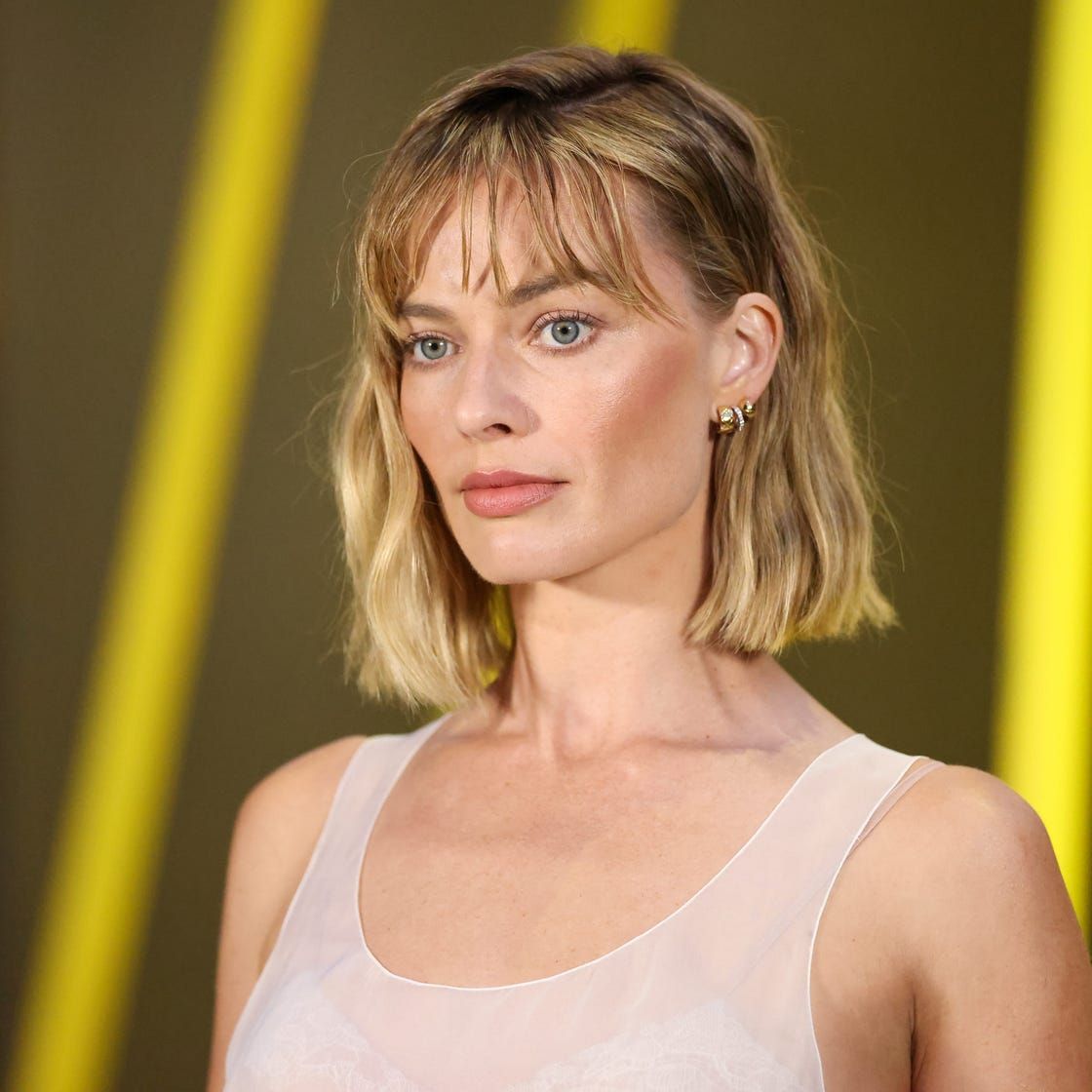 Chin Length Blonde Bob With Soft Bangs Chin Length Blonde Bob With Soft Bangs — Soft Bangs 2027