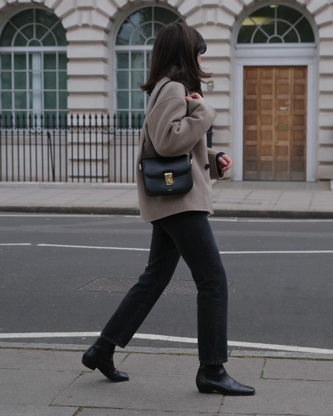 Oversized Beige Blazer with Navy Knit Top and Black Chelsea Boots Oversized Beige Blazer with Navy Knit Top and Black Chelsea Boots — Chelsea Boots Outfits 2027