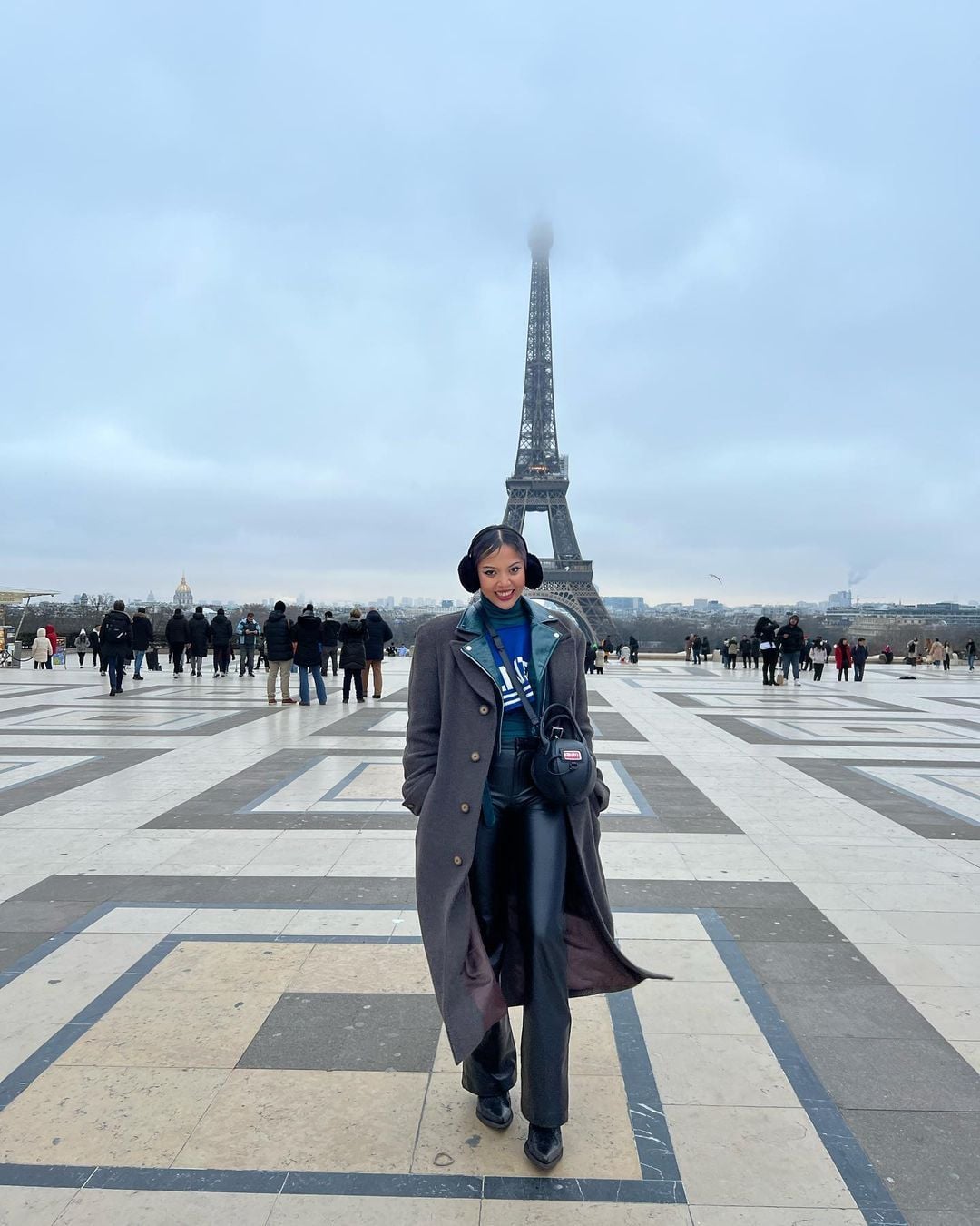 Grey Wool Coat Layering for Cold Weather Sightseeing Grey Wool Coat Layering for Cold Weather Sightseeing — Travel Outfits Europe 2027