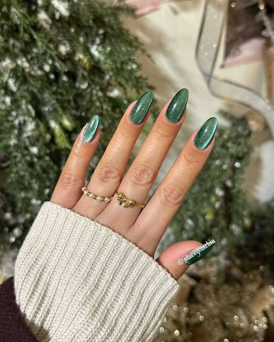 Emerald Green Glossy Cat-Eye Nails Emerald Green Glossy Cat-Eye Nails — Winter Gel Nail Colors 2027