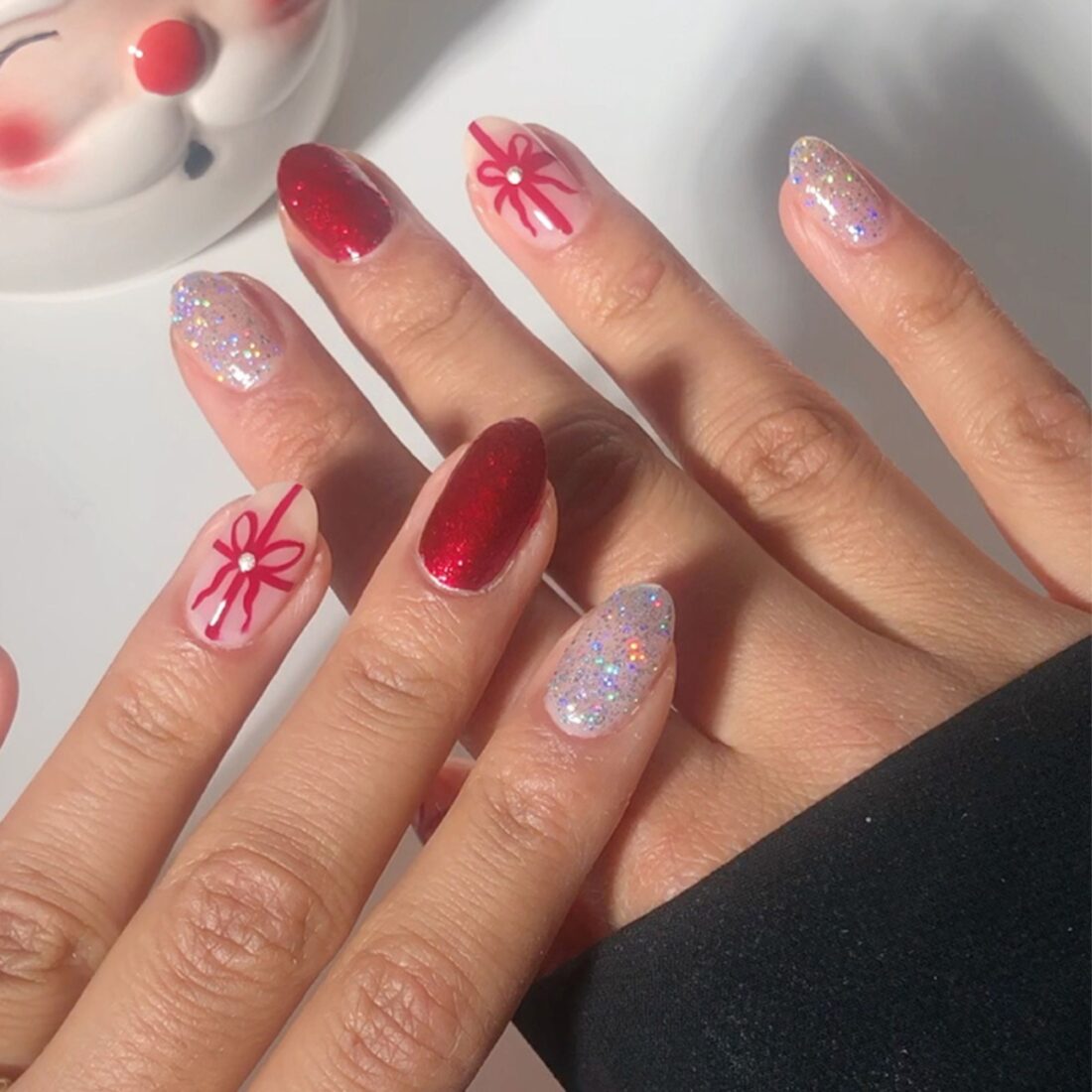 Festive Red Glitter Bow Nails Festive Red Glitter Bow Nails — Small Bow Nails 2027