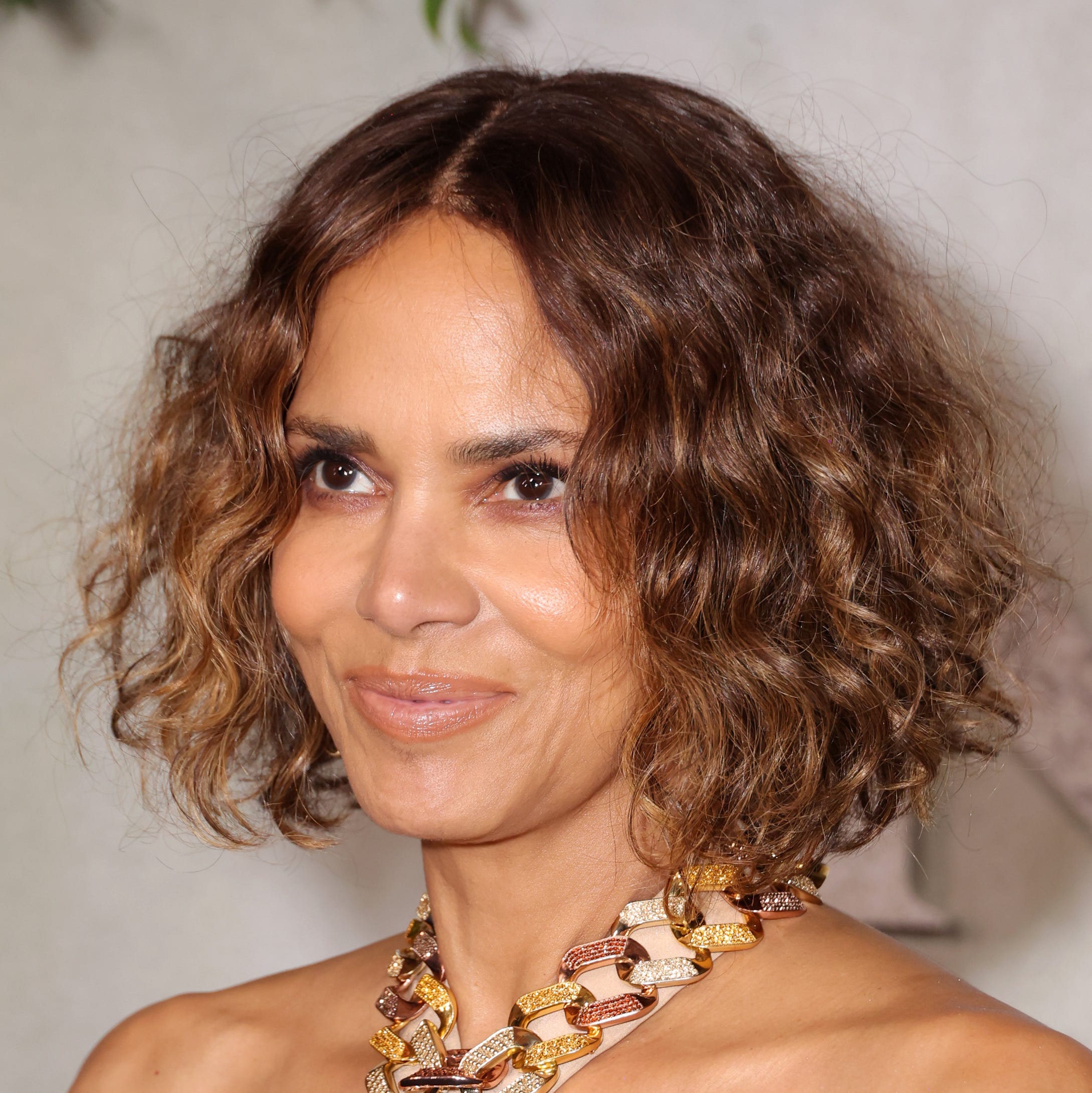 Chin Length Curly Bob Chin Length Curly Bob — Bob 2027 for Long Face