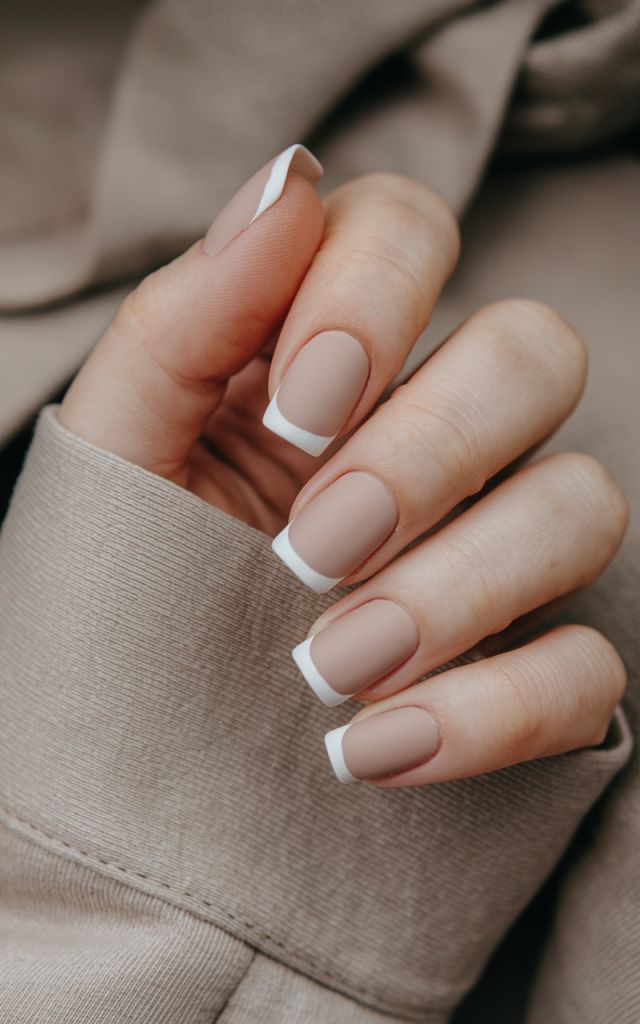 Medium Oval Natural Pink French Medium Oval Natural Pink French — White French Tip Nails 2027