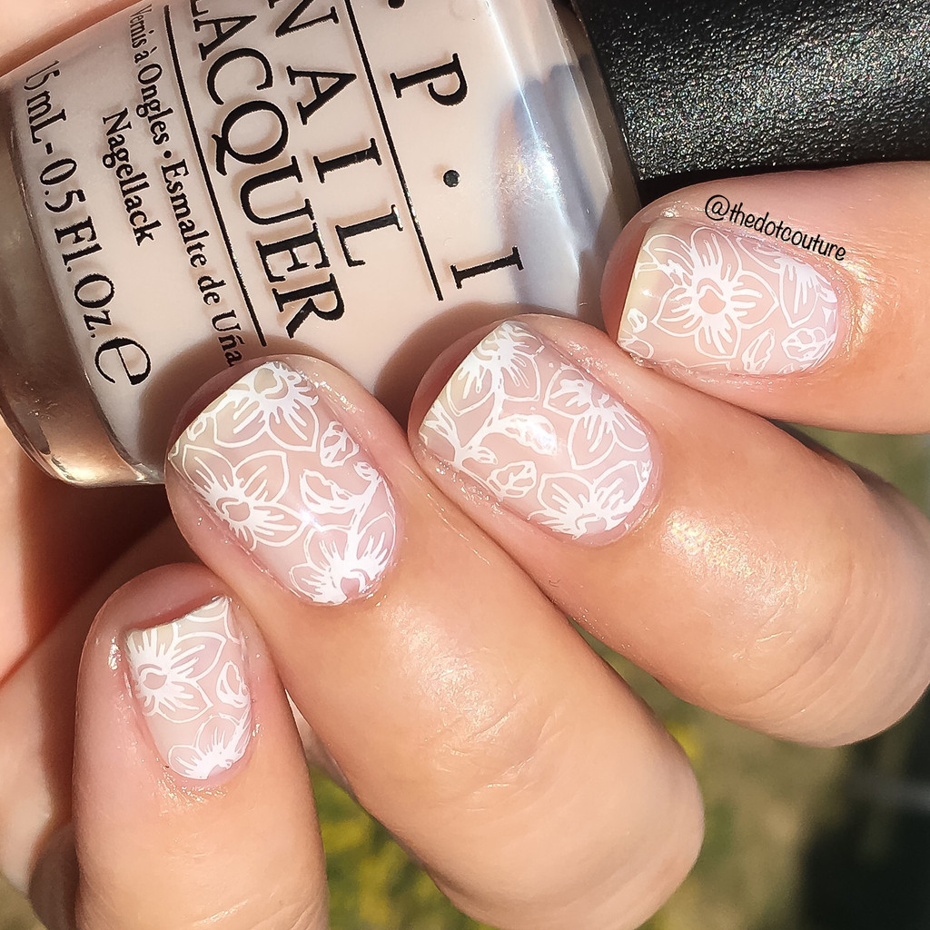 Short Oval Gradient Floral Accent Short Oval Gradient Floral Accent — White Stamping Nails 2027