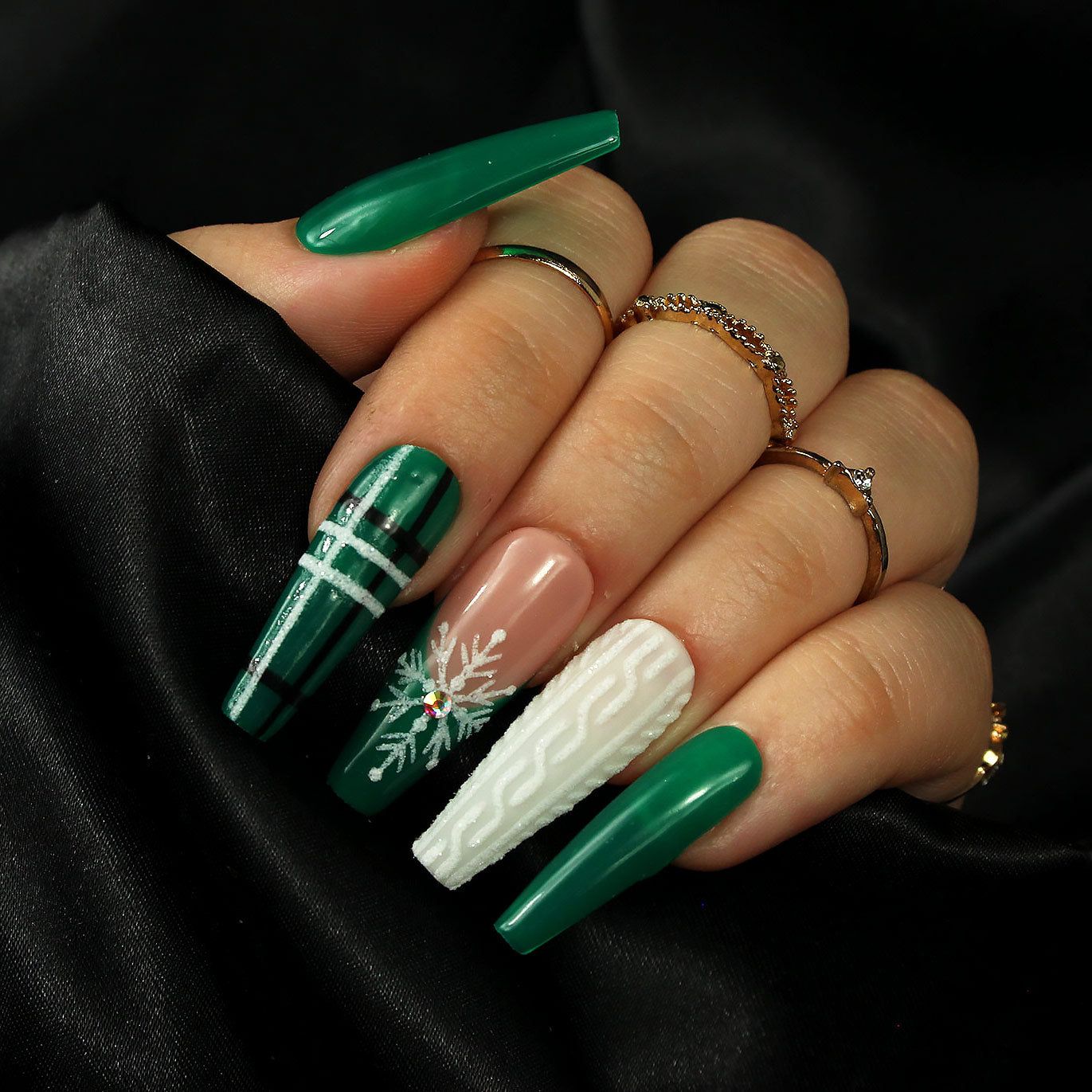 Deep Green Plaid Cable Knit Coffin Nails Deep Green Plaid Cable Knit Coffin Nails — Sweater Weather Nails 2027