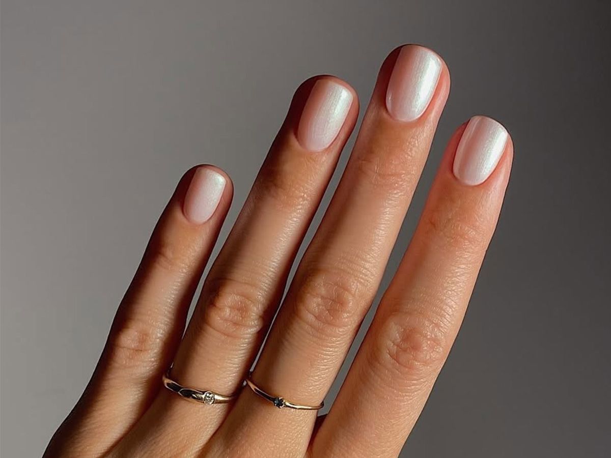 Subtle Iridescent Shimmer for Short Round Nails — Winter Dip Nails 2027