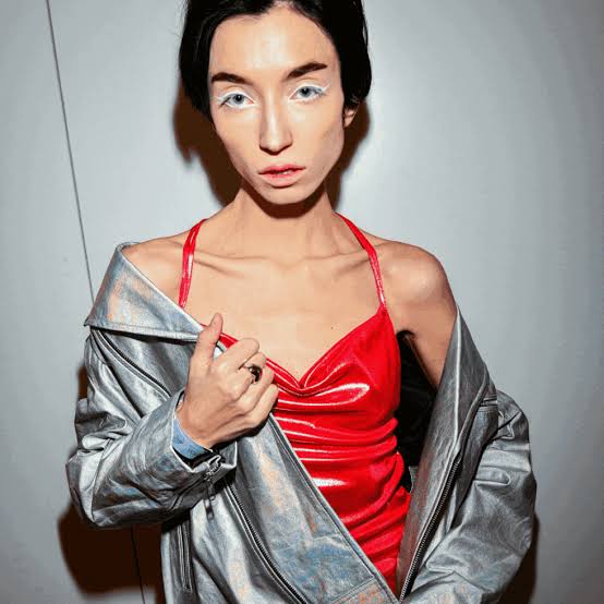 Streetwear Edge: Bronze Puffer Jacket with Baggy Silver Pants — Metallic Outfits 2027