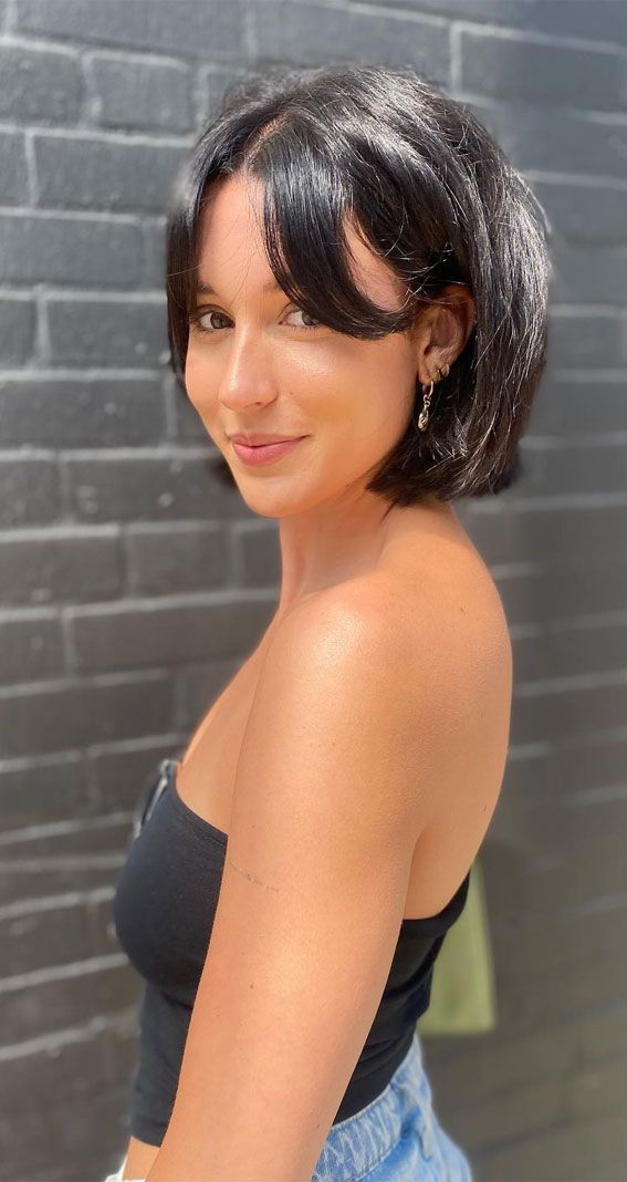Collarbone Bob Straight Ash Blonde Collarbone Bob Straight Ash Blonde — Bob 2027 with Curtain Bangs