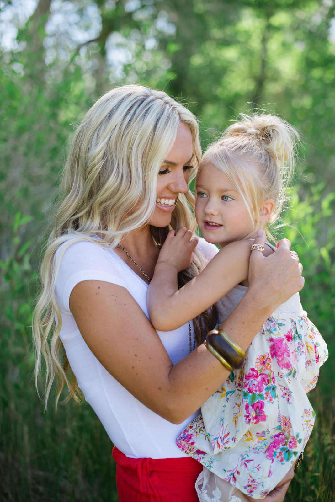 Voluminous Loose Waves Voluminous Loose Waves — Down Family Photo Hairstyles 2027