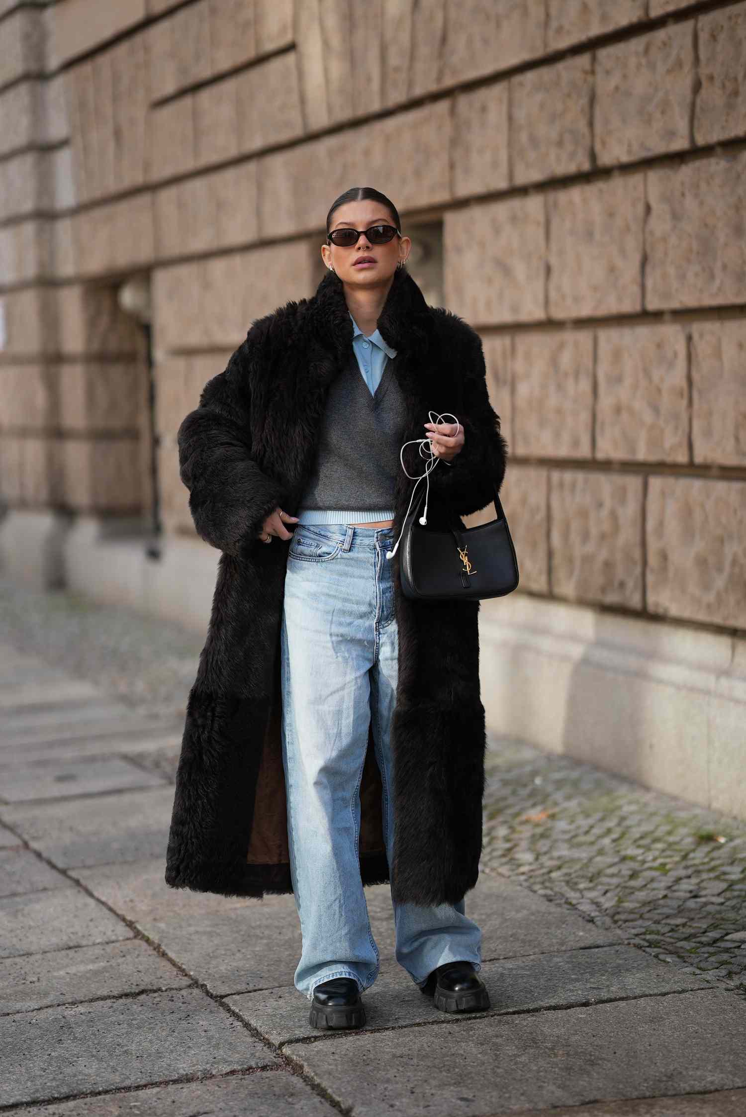 Street Style with Faux Fur and Loafers — Mom Jeans 2027