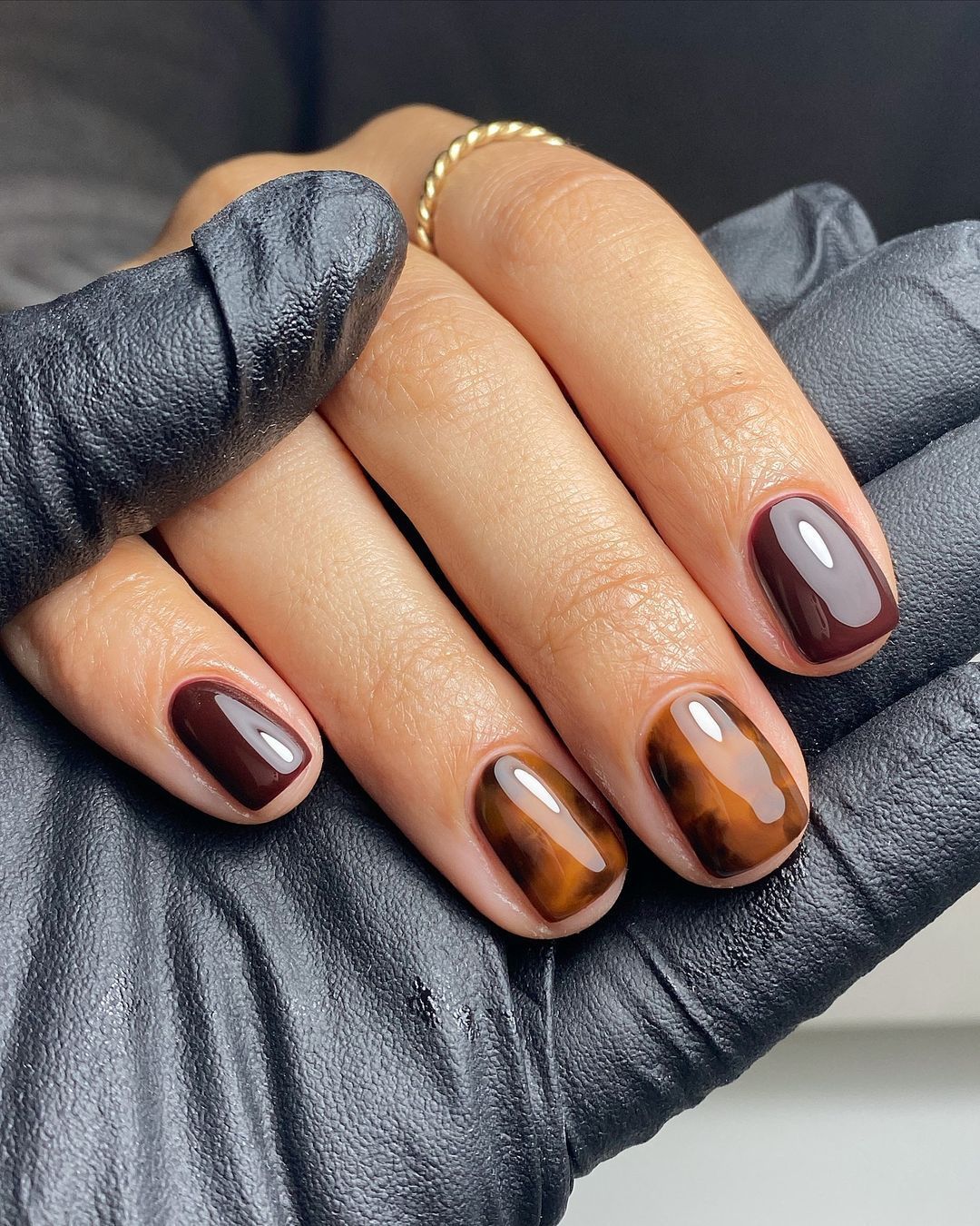 Short Oval Tortoiseshell Pattern Short Oval Tortoiseshell Pattern — Simple Graduation Nails 2027