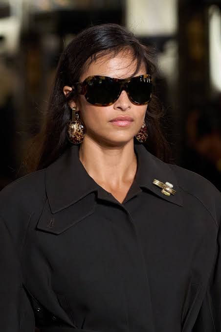 Casual Sophistication: Tortoiseshell Brooch on a Black Jacket Casual Sophistication: Tortoiseshell Brooch on a Black Jacket — Brooch Outfits 2027