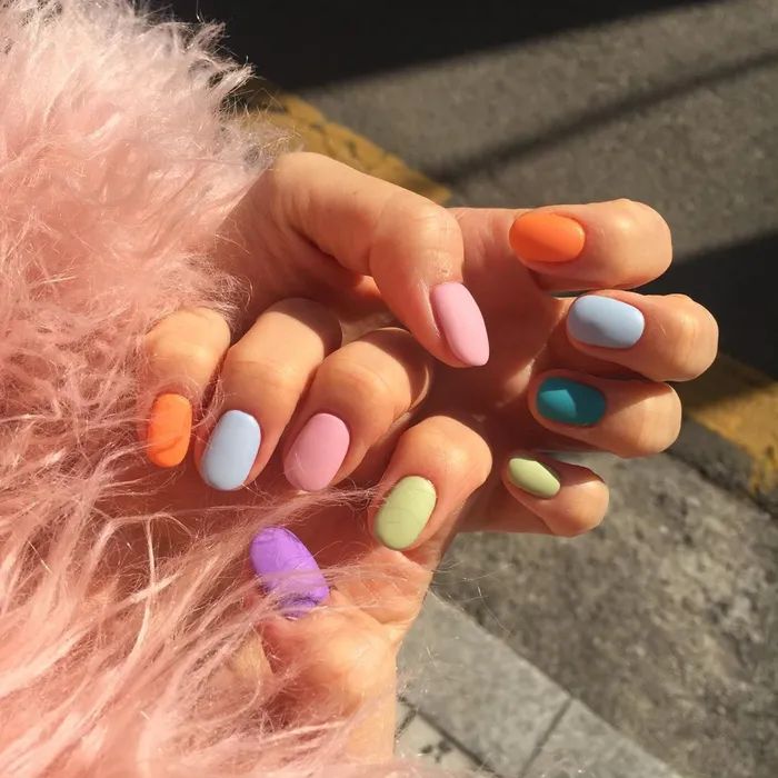 No Specific Decor Short Oval Pastel Mix Glossy No Specific Decor Short Oval Pastel Mix Glossy — Different Color Each Nail 2027