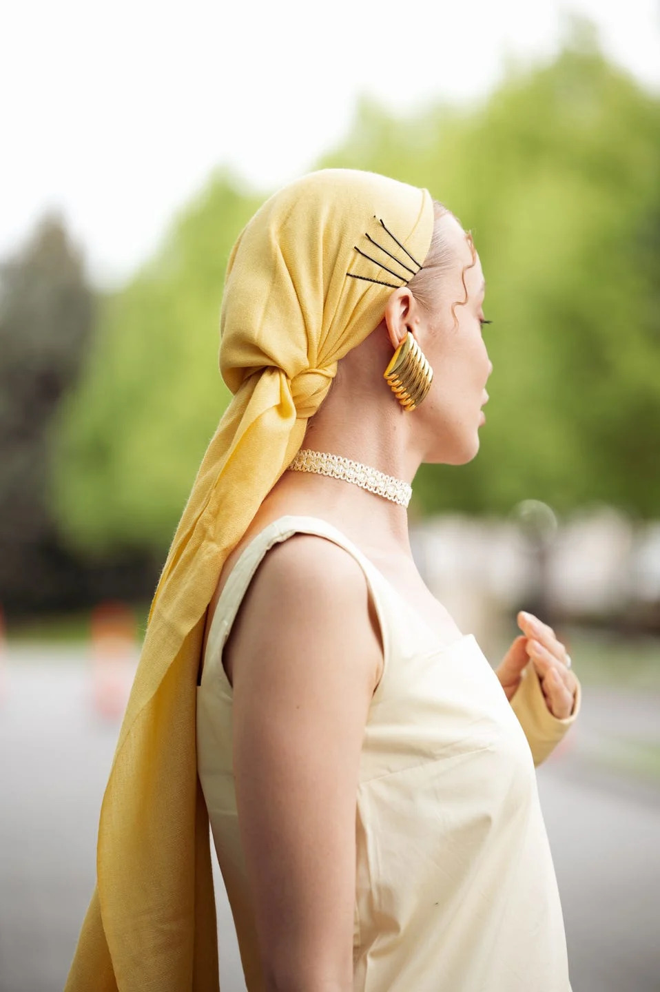 Sunshine Style: Yellow Scarf Headband with Statement Earrings Sunshine Style: Yellow Scarf Headband with Statement Earrings — Hair Scarf Outfits 2027