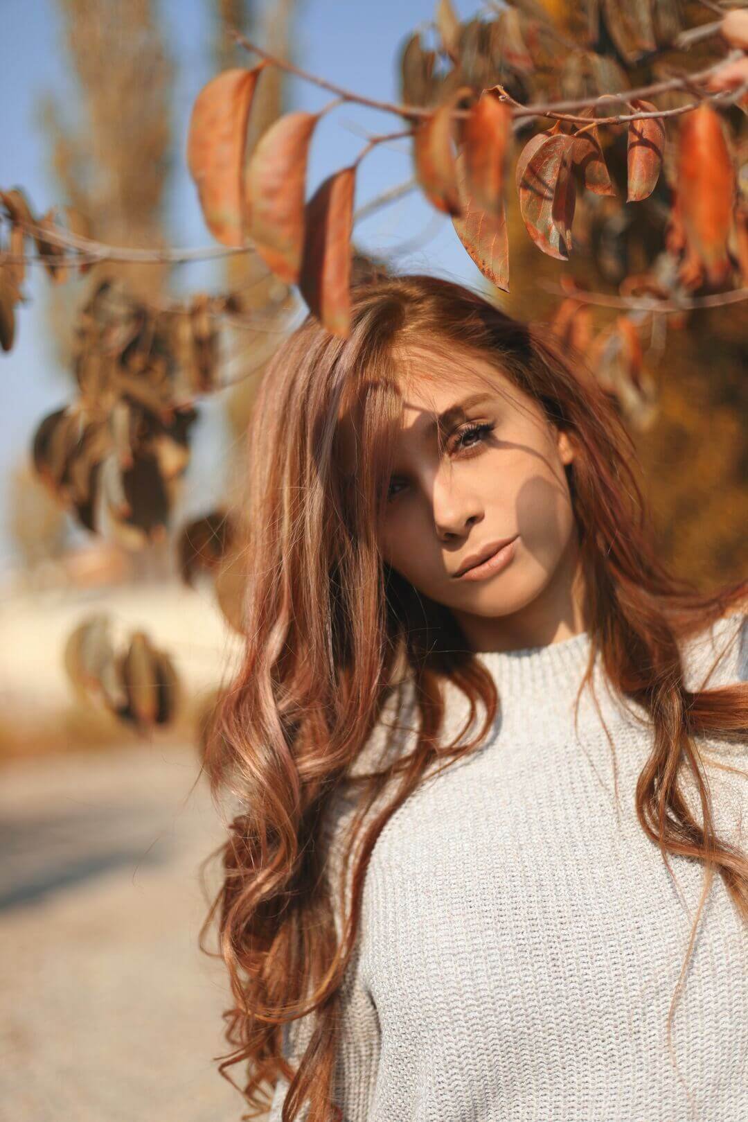 Warm Auburn Red Loose Waves — Chestnut Red Hair 2027