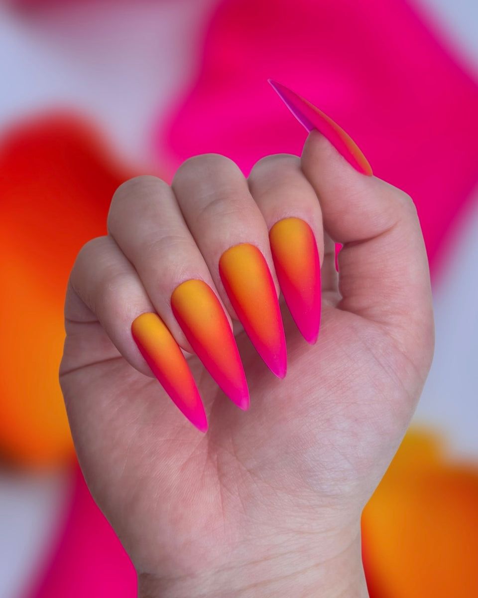 Tangerine to Yellow Velvet Ombré Stilettos Tangerine to Yellow Velvet Ombré Stilettos — Tangerine Nails 2027