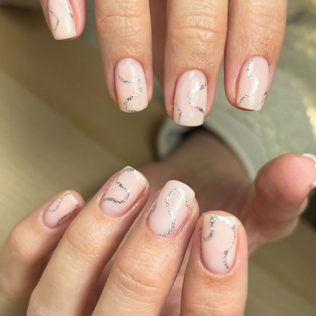 Pale Pink with Thin Silver Wavy Lines Pale Pink with Thin Silver Wavy Lines — Silver Nails 2027