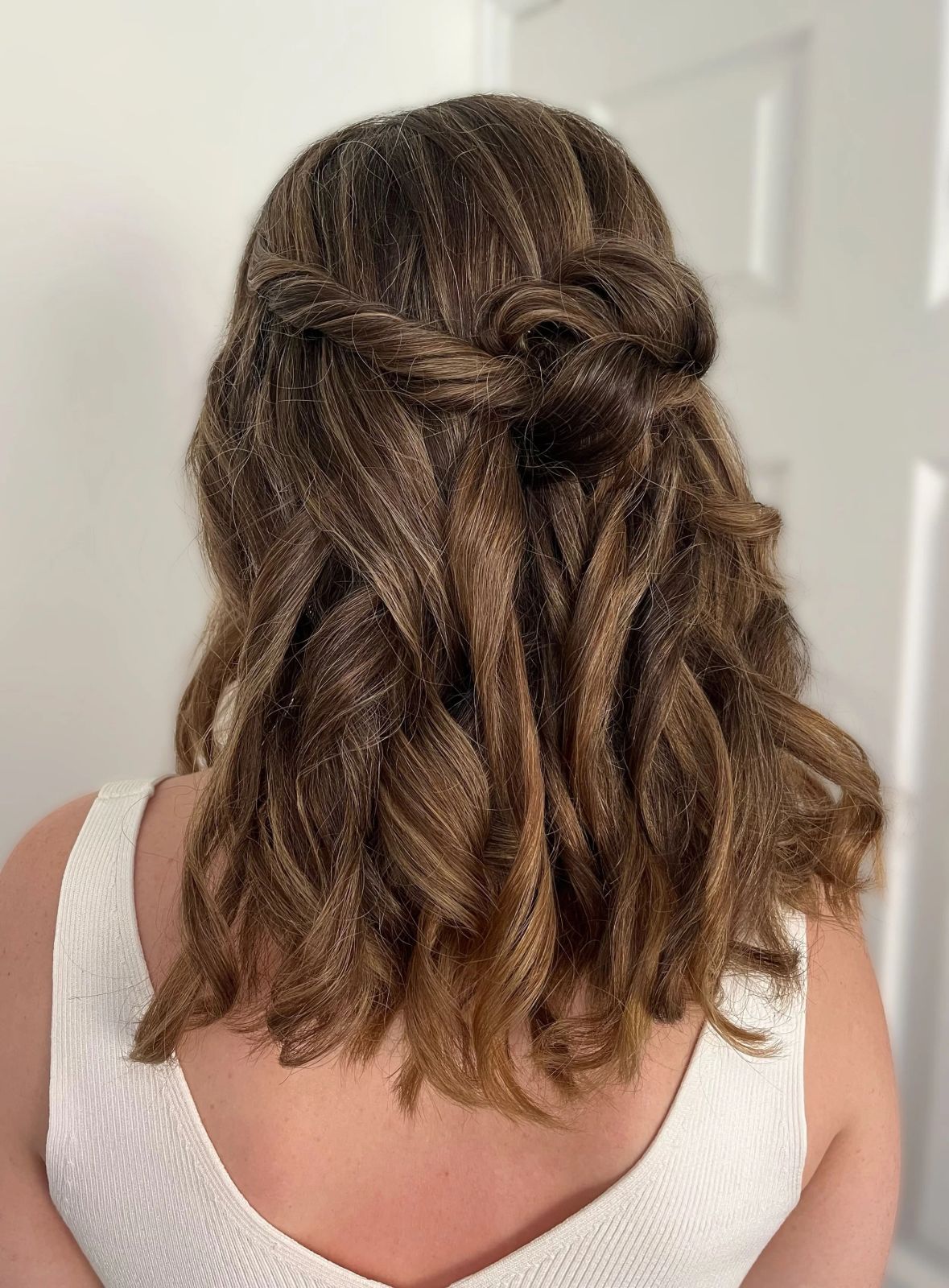 Mid-Back Visual Idea Mid-Back Visual Idea — Down Photoshoot Hairstyles 2027
