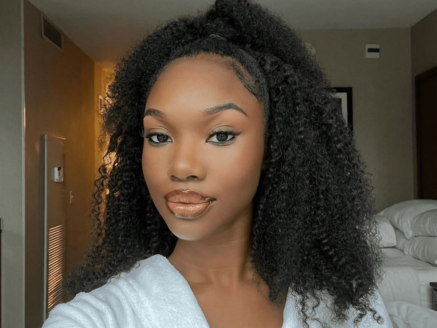 Mid-Back Ponytail with Voluminous Curls Mid-Back Ponytail with Voluminous Curls — Wash and Go Hairstyles 2027