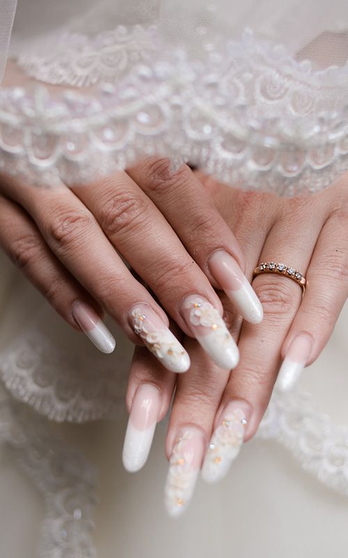 Extra Long Stiletto 3D Floral Gems Extra Long Stiletto 3D Floral Gems — Long Wedding Nails 2027