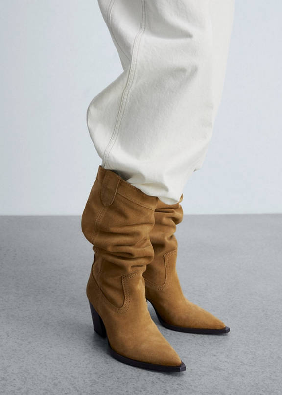 Slouchy Suede Boots and Wide-Leg Trousers for Casual Comfort Slouchy Suede Boots and Wide-Leg Trousers for Casual Comfort — Cowboy Boots Outfits 2027