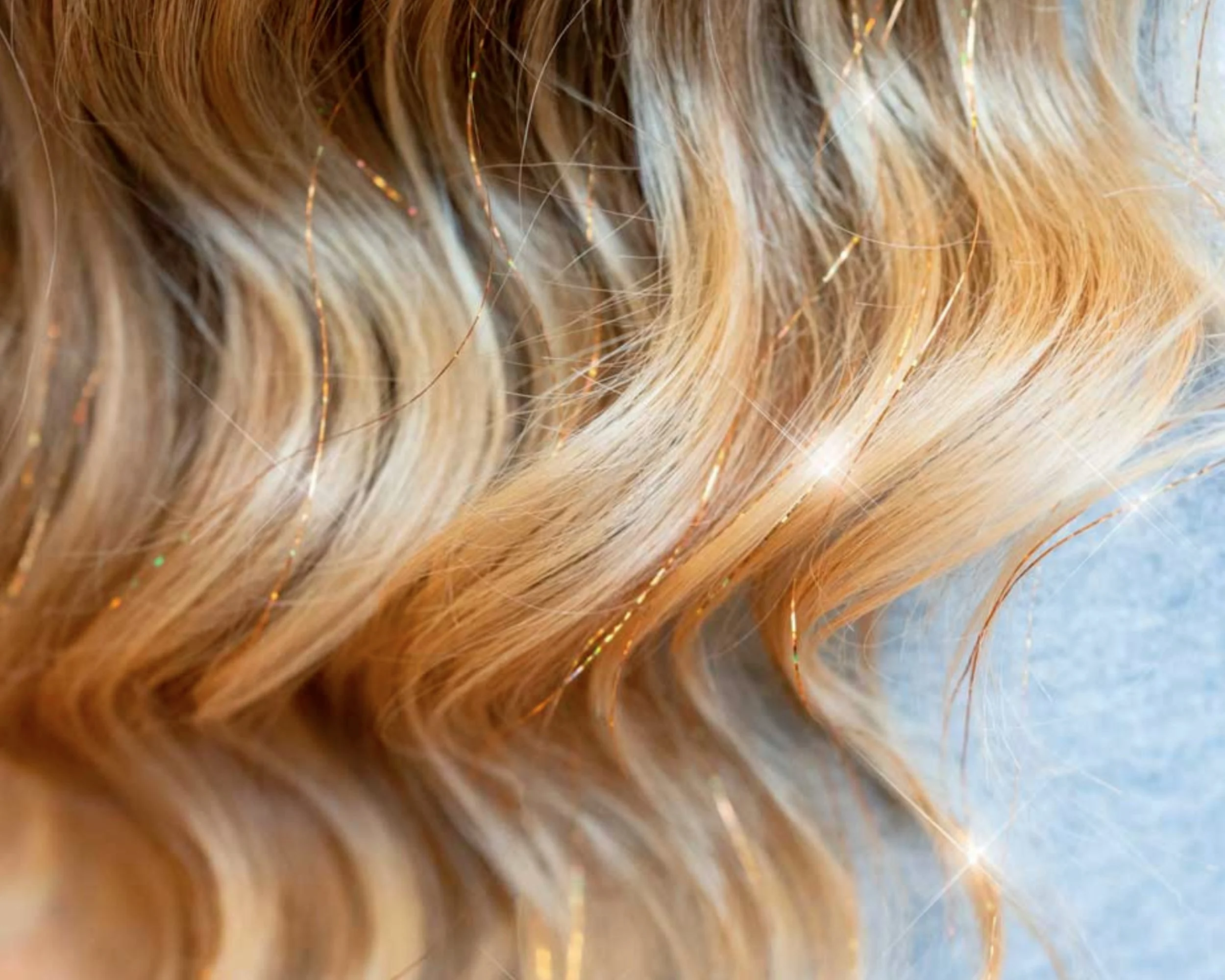 Warm Blonde Collarbone Waves With Gold Tinsel — Hair Tinsel 2027