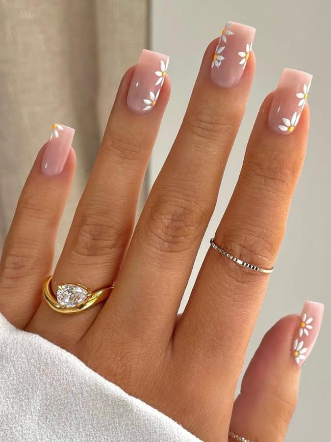 Daisy Art Sheer Pink Nude Square — Nude Summer Nails 2027