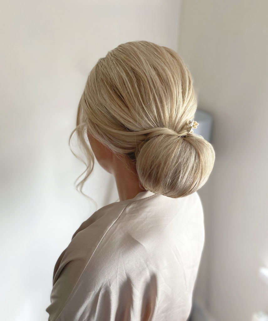 Perfectly Round Ash Blonde Bun Perfectly Round Ash Blonde Bun — Sleek Bun 2027