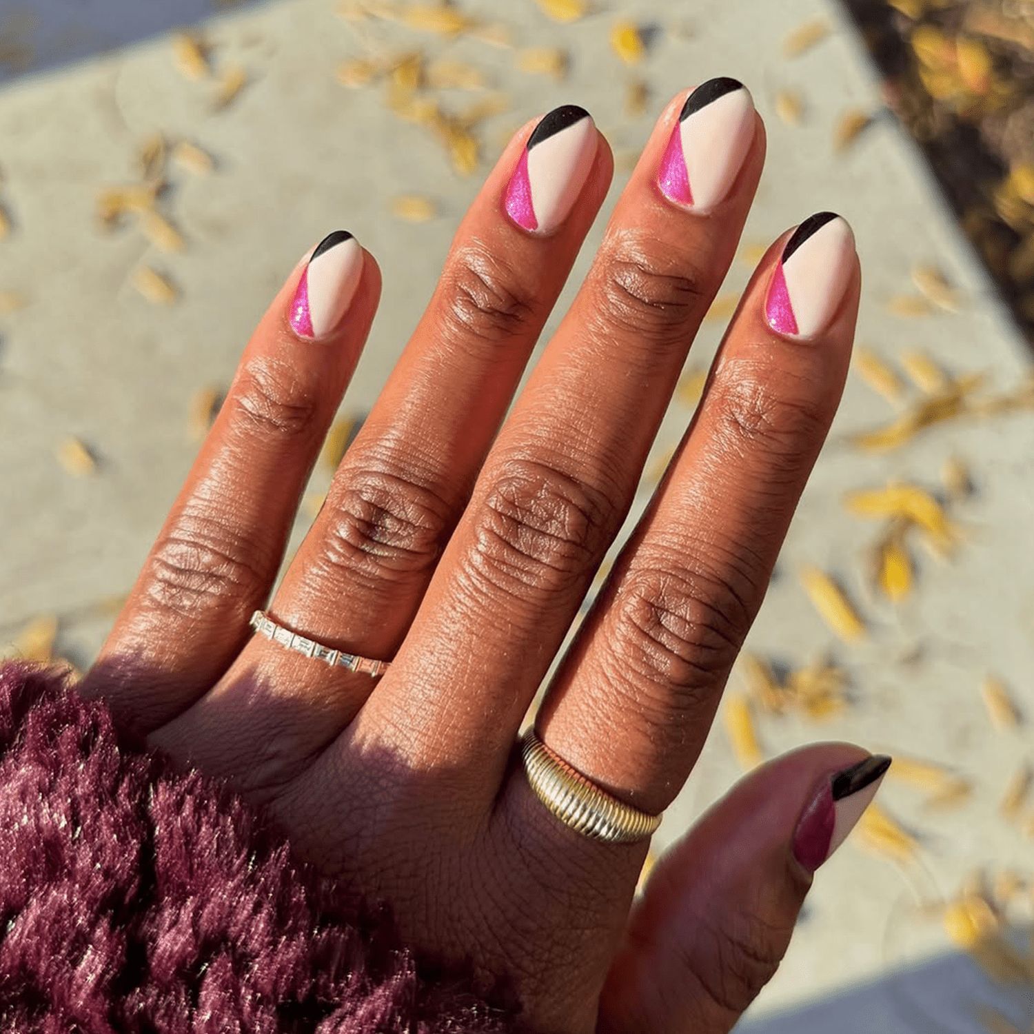 Glossy Glitter Visual Idea Glossy Glitter Visual Idea — Minimal Line Art Nails 2027