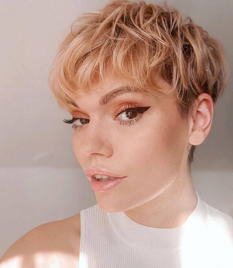 Messy Wavy Pixie With Side-Swept Bangs Messy Wavy Pixie With Side-Swept Bangs — Textured Pixie 2027