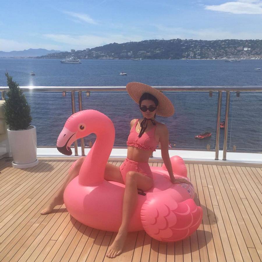 Pink Ruffled Bikini and Straw Hat for a Playful Poolside Look Pink Ruffled Bikini and Straw Hat for a Playful Poolside Look — Pool Party Outfits 2027