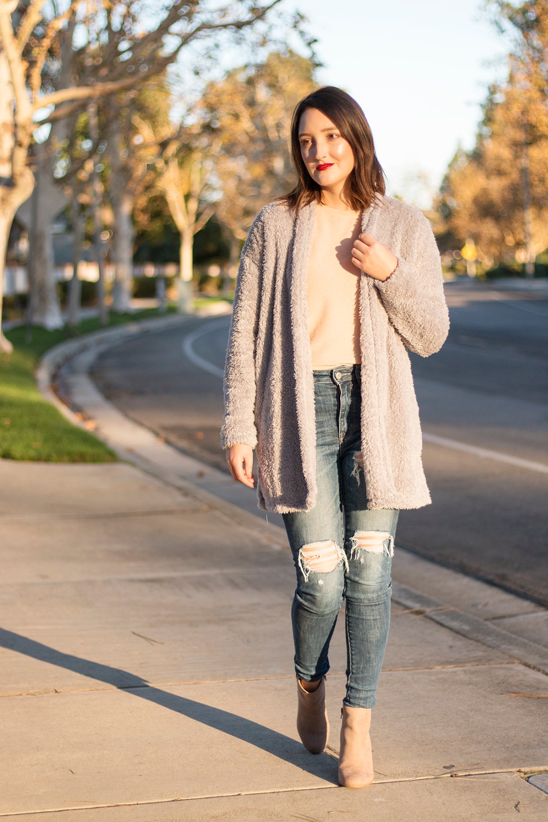 Fuzzy Grey Long Cardigan with Distressed Jeans Fuzzy Grey Long Cardigan with Distressed Jeans — Fall Cardigan Outfits 2026