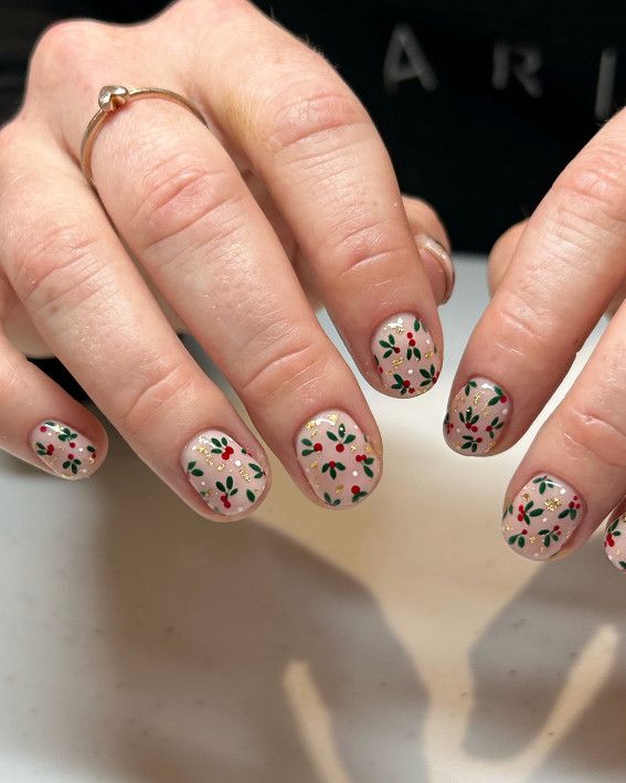 Nude Base Red Green Gold Short Oval All-Over Holly With Gold Nude Base Red Green Gold Short Oval All-Over Holly With Gold — Holly Nails 2027
