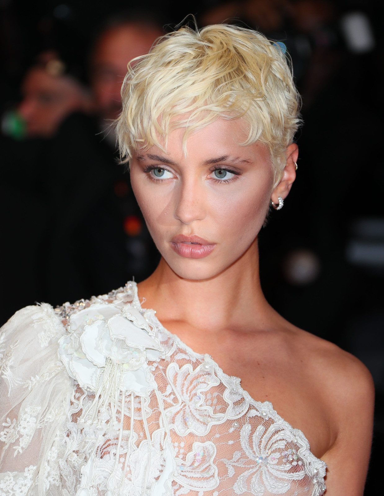 ухо Visual Idea ухо Visual Idea — Side Swept Pixie 2027