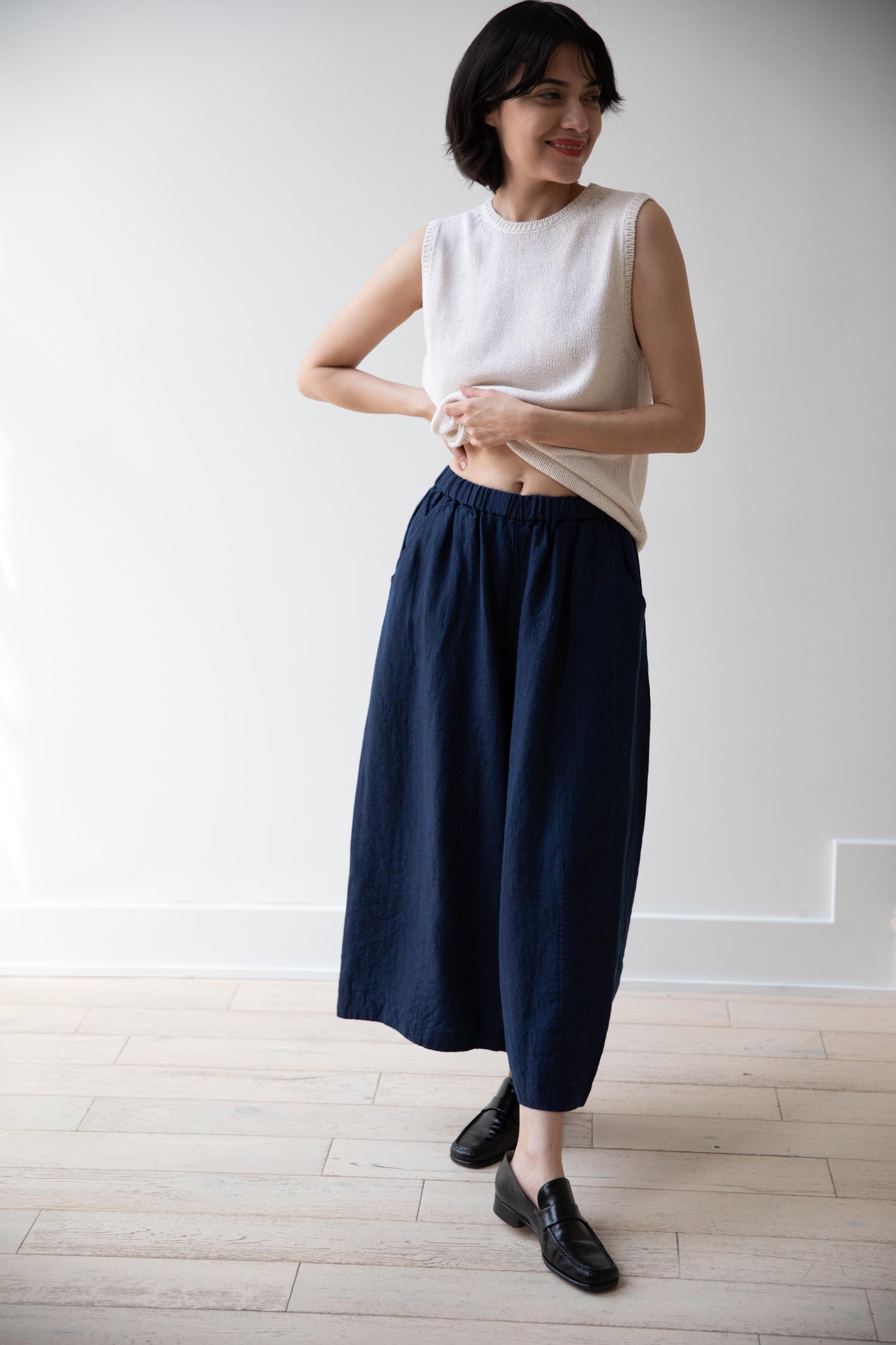 Relaxed Navy Linen Pants with an Off-White Knit Top — Navy Blue Linen Pants Outfits 2027