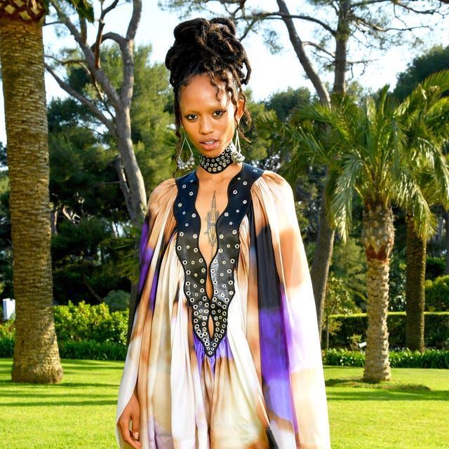 Visual Idea Visual Idea — Distressed Locs 2027