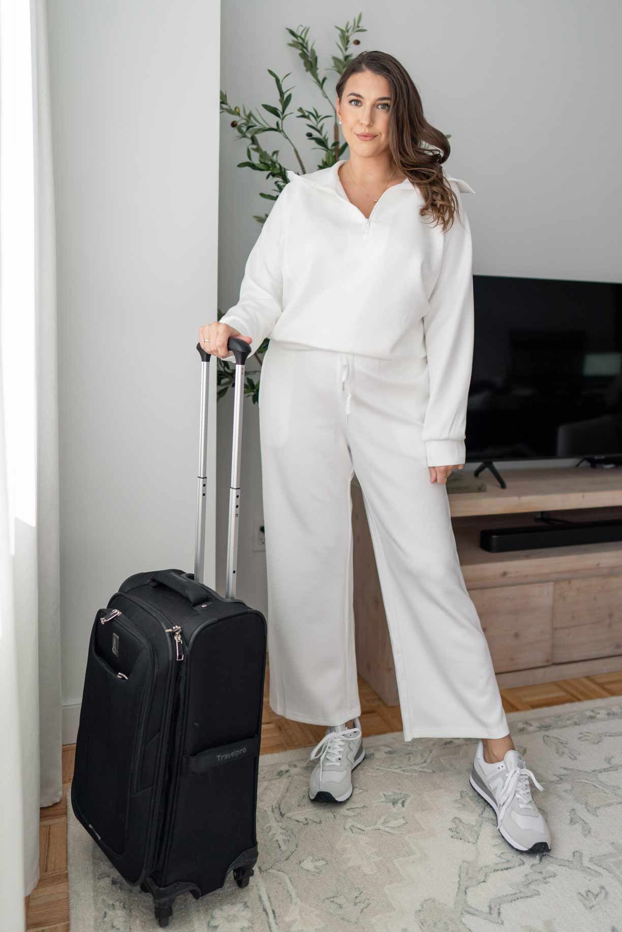 All-White Loungewear Set for Effortless Travel All-White Loungewear Set for Effortless Travel — Business Trip Outfits 2027