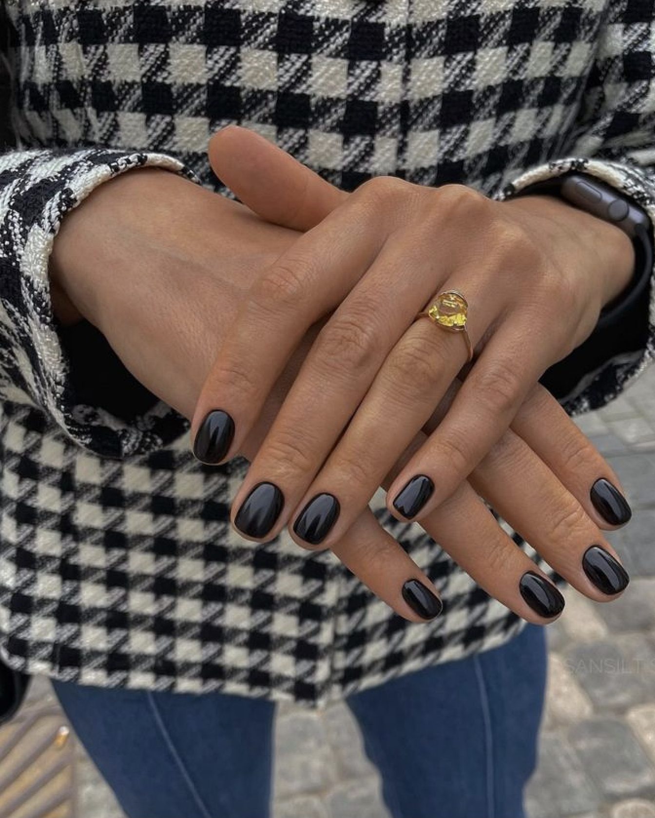 Short Glossy Black Almond Nails Short Glossy Black Almond Nails — Nails 2027 for Black Dress