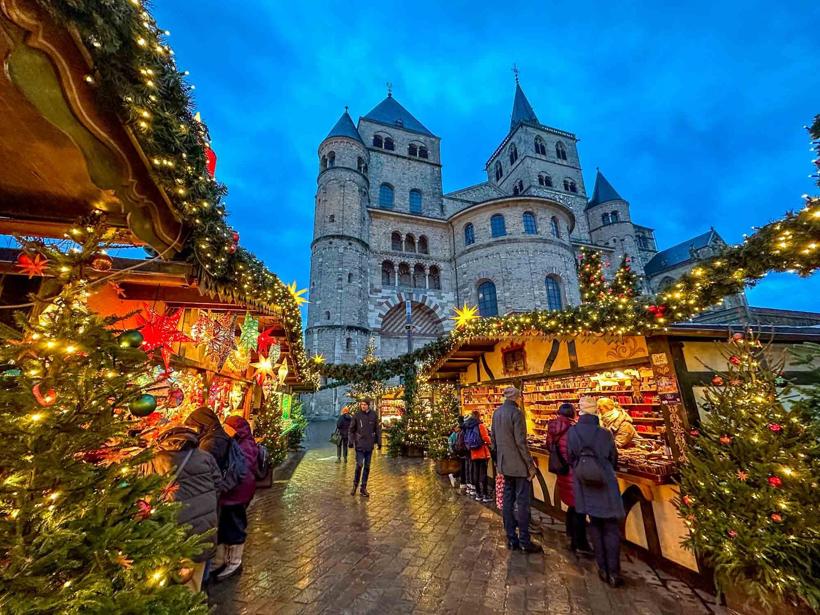 Atmospheric Dusk Scene at a Decorated Christmas Market — Christmas Market Outfits 2026