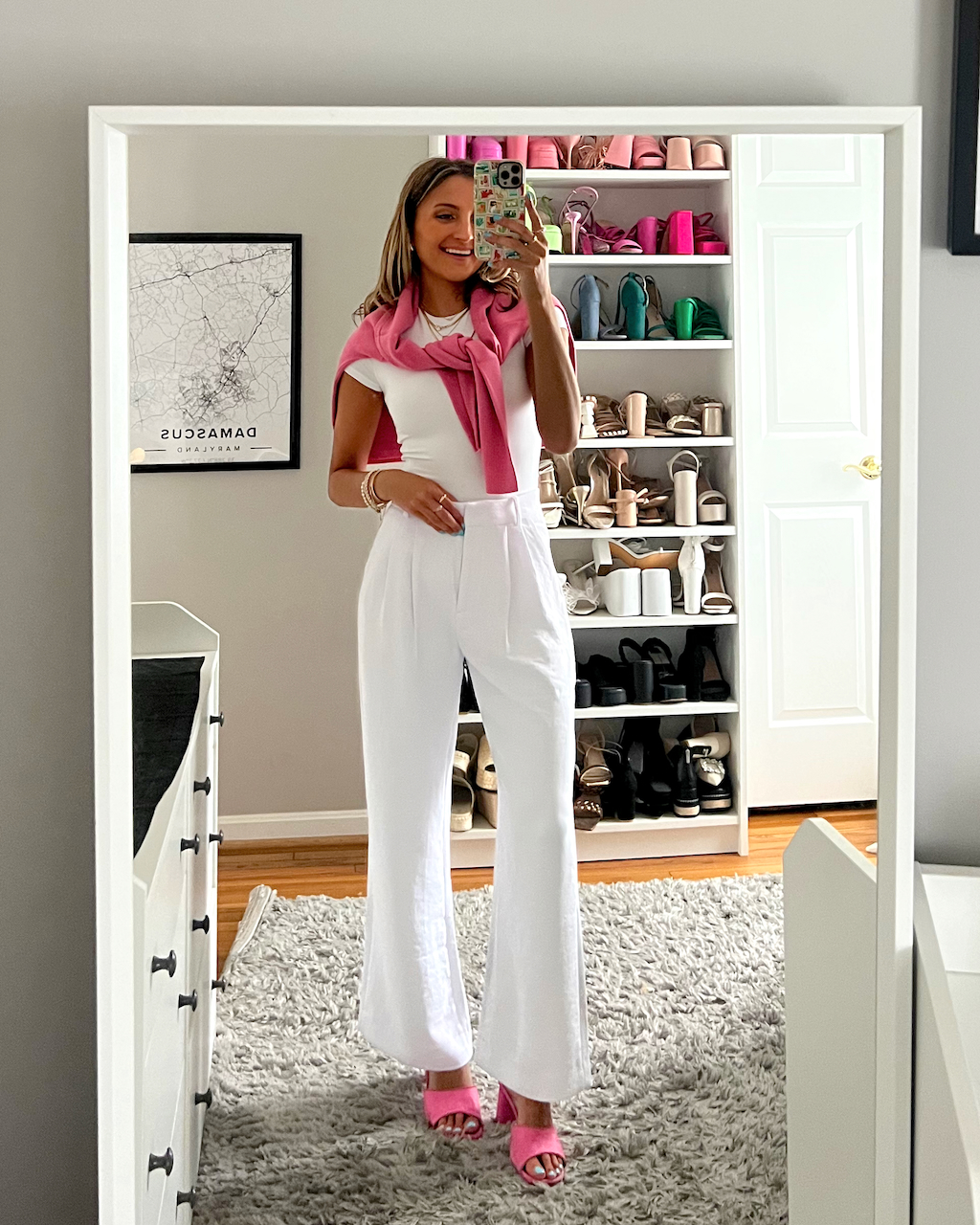 Monochromatic White Linen Pants with a Pink Sweater Accent Monochromatic White Linen Pants with a Pink Sweater Accent — Casual Outfits 2027