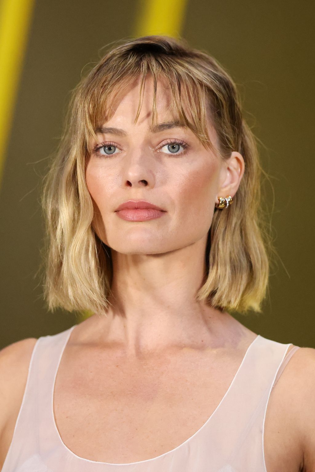 Chin Length Blunt Bob With Curtain Bangs Chin Length Blunt Bob With Curtain Bangs — Bob 2027 for Long Face
