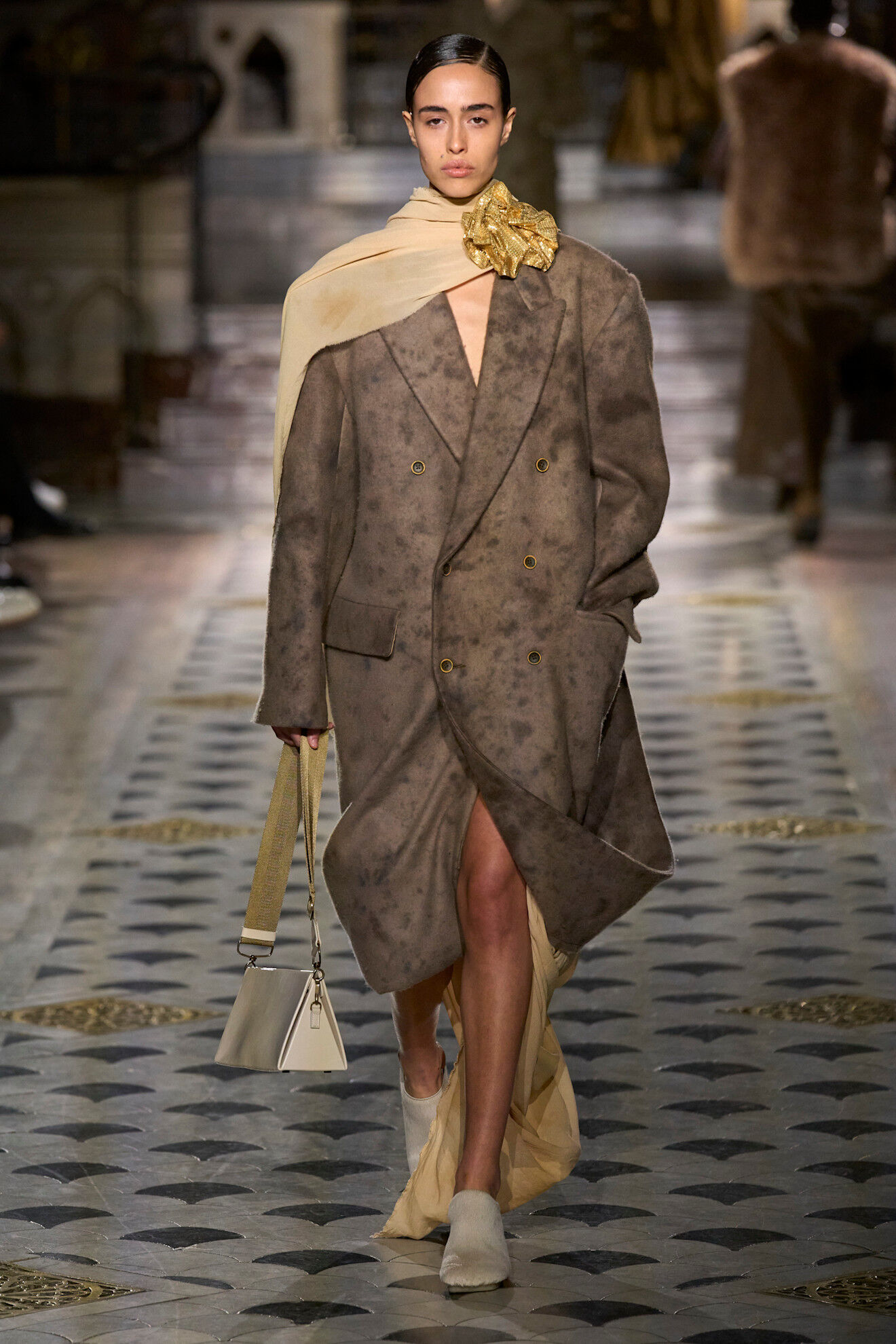 Outerwear Accent: Floral Brooch on an Oversized Brown Coat Outerwear Accent: Floral Brooch on an Oversized Brown Coat — Brooch Outfits 2027