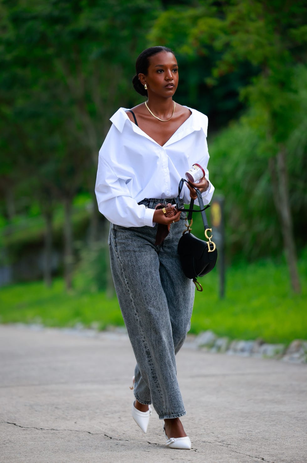 Monochromatic Cool with an Oversized Shirt — Mom Jeans 2027