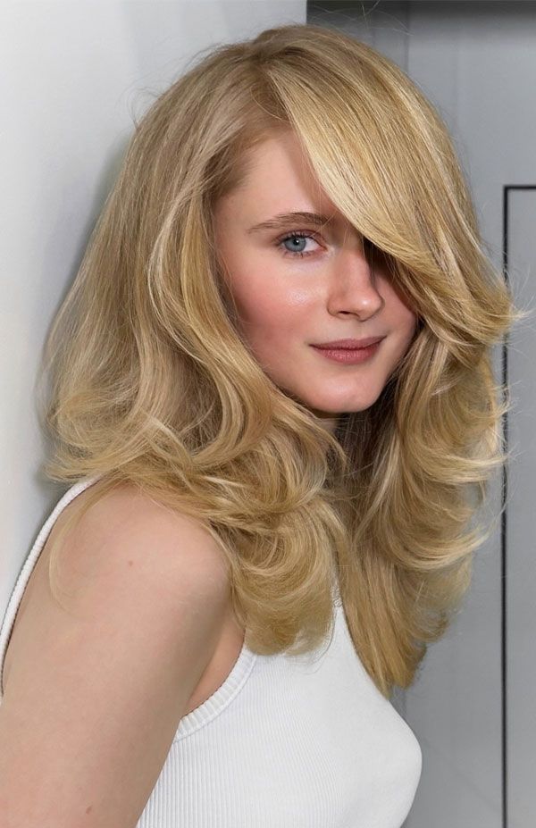 Collarbone Visual Idea — Warm Blonde Hair 2027