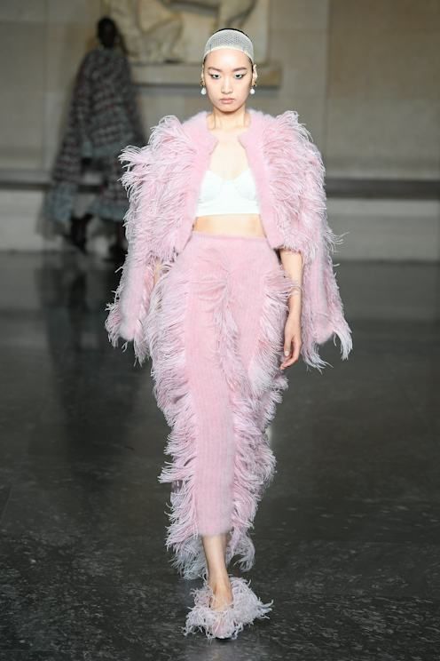 Pink Feather and Fringe Matching Set for a Fashion-Forward Look Pink Feather and Fringe Matching Set for a Fashion-Forward Look — Feather Outfits 2027
