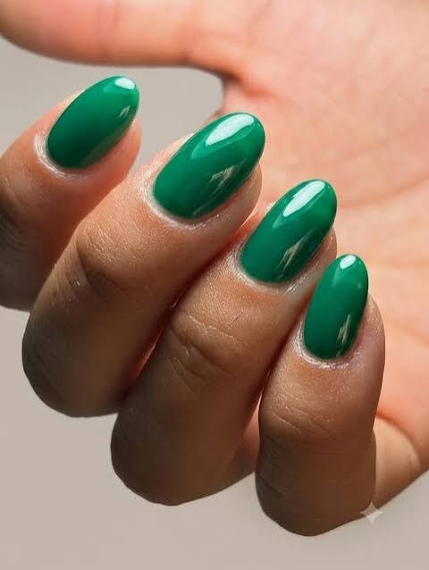 Vibrant Emerald Green Oval Nails Vibrant Emerald Green Oval Nails — Long Nails 2027