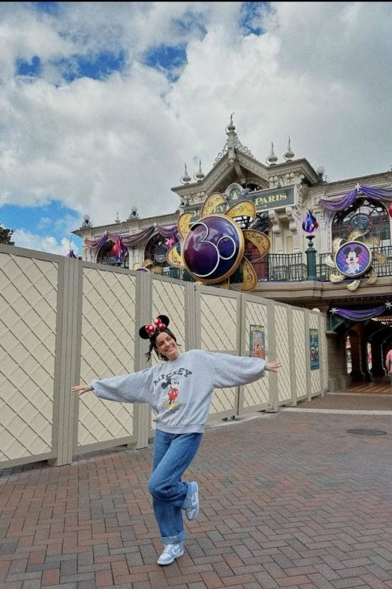 Oversized Mickey Mouse Sweatshirt with Relaxed Jeans — Disney Winter Outfits 2027