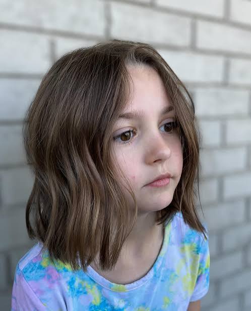 Medium Brown Wavy Bob With Blunt Bangs Medium Brown Wavy Bob With Blunt Bangs — Little Girl Hairstyles 2027